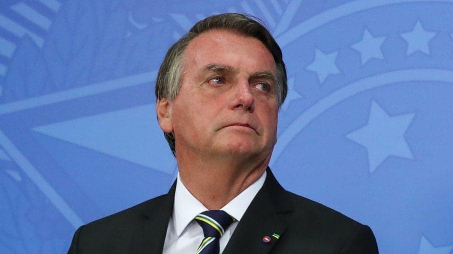 Bolsonaro volta a questionar vacinas e sugere que Ômicron é “bem-vinda”