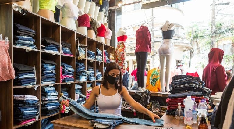 Queda no rendimento acompanha recuo no índice de desemprego