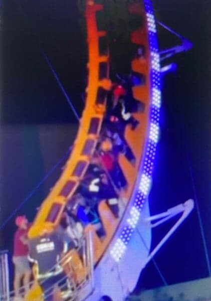 Vídeo: bombeiros fazem resgate em montanha russa no Mirage Park