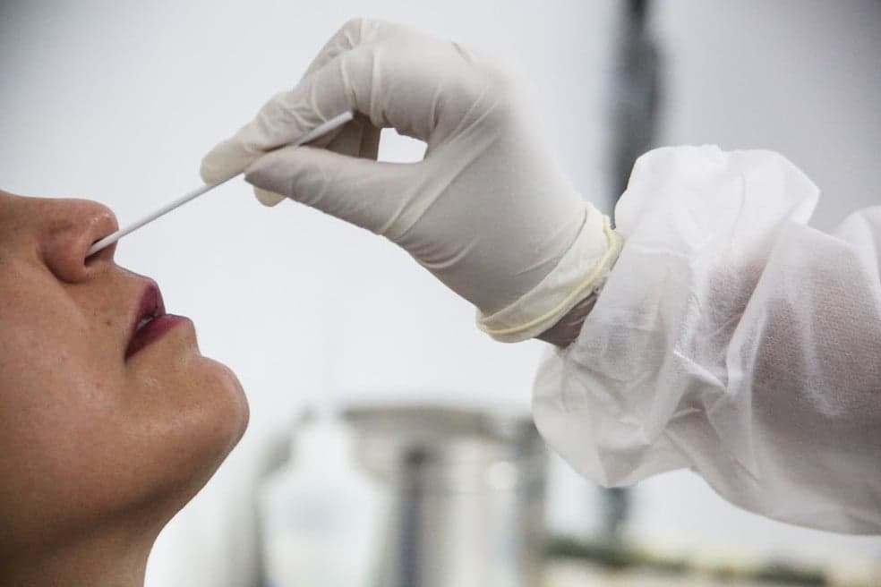 Média móvel de casos de Covid no Brasil já ultrapassa pico da primeira onda