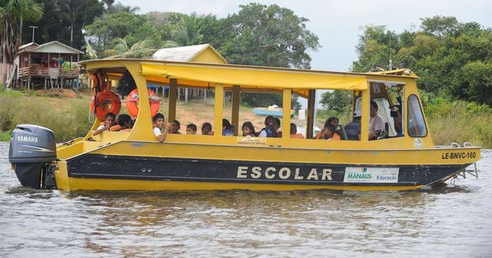 Transporte com busca em casa garante vacinação de crianças de 5 a 11 anos antes do retorno das aulas