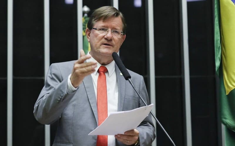 Zé Ricardo envia nova representação em defesa dos aprovados em concurso público de Iranduba