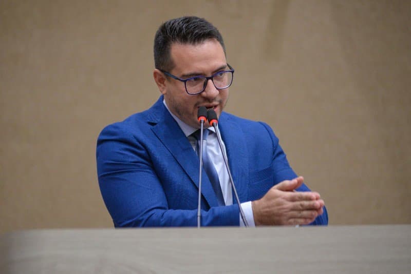 Vereadores criticam renovação de mobília na CMM: “desnecessário”