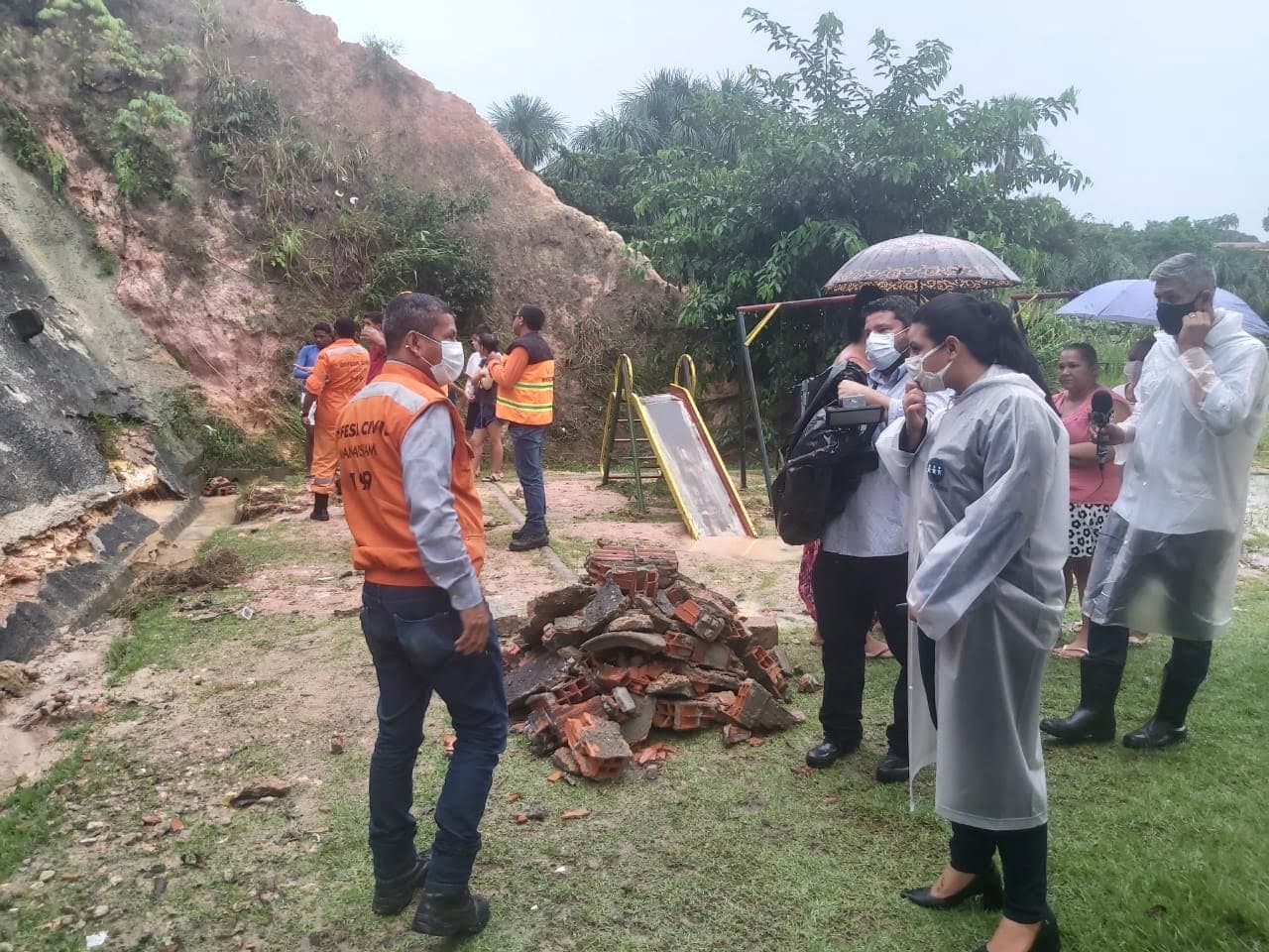 Mais de 50 ocorrências foram registradas em virtude das chuvas intensas em Manaus