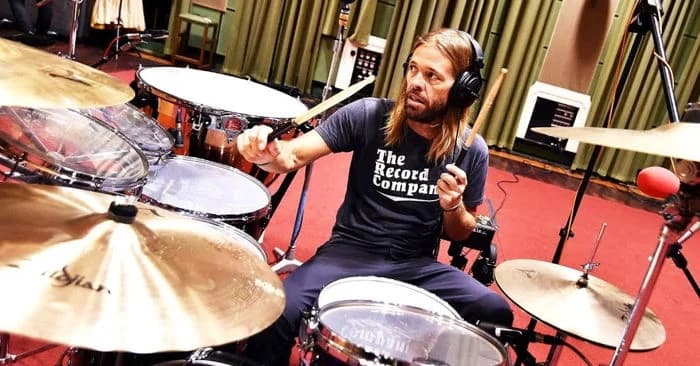 Morre baterista do Foo Fighters 2 dias antes de show no Lollapalooza