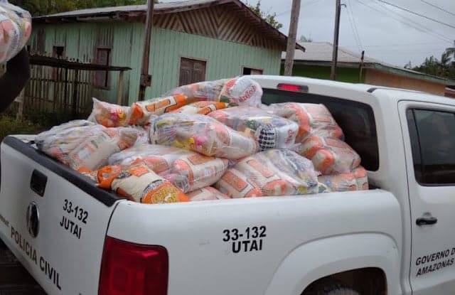 Em Jutaí, mais de 50 cestas básicas desviadas da Funaí são apreendidas