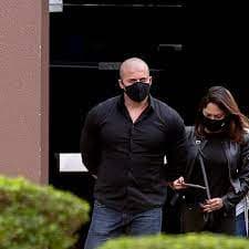 Polícia Federal vai à Câmara dos Deputados, mas Daniel Silveira não coloca tornozeleira