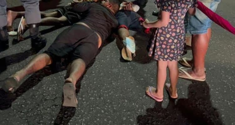 Polícia prende trio por roubo em ônibus coletivo, no Tancredo Neves