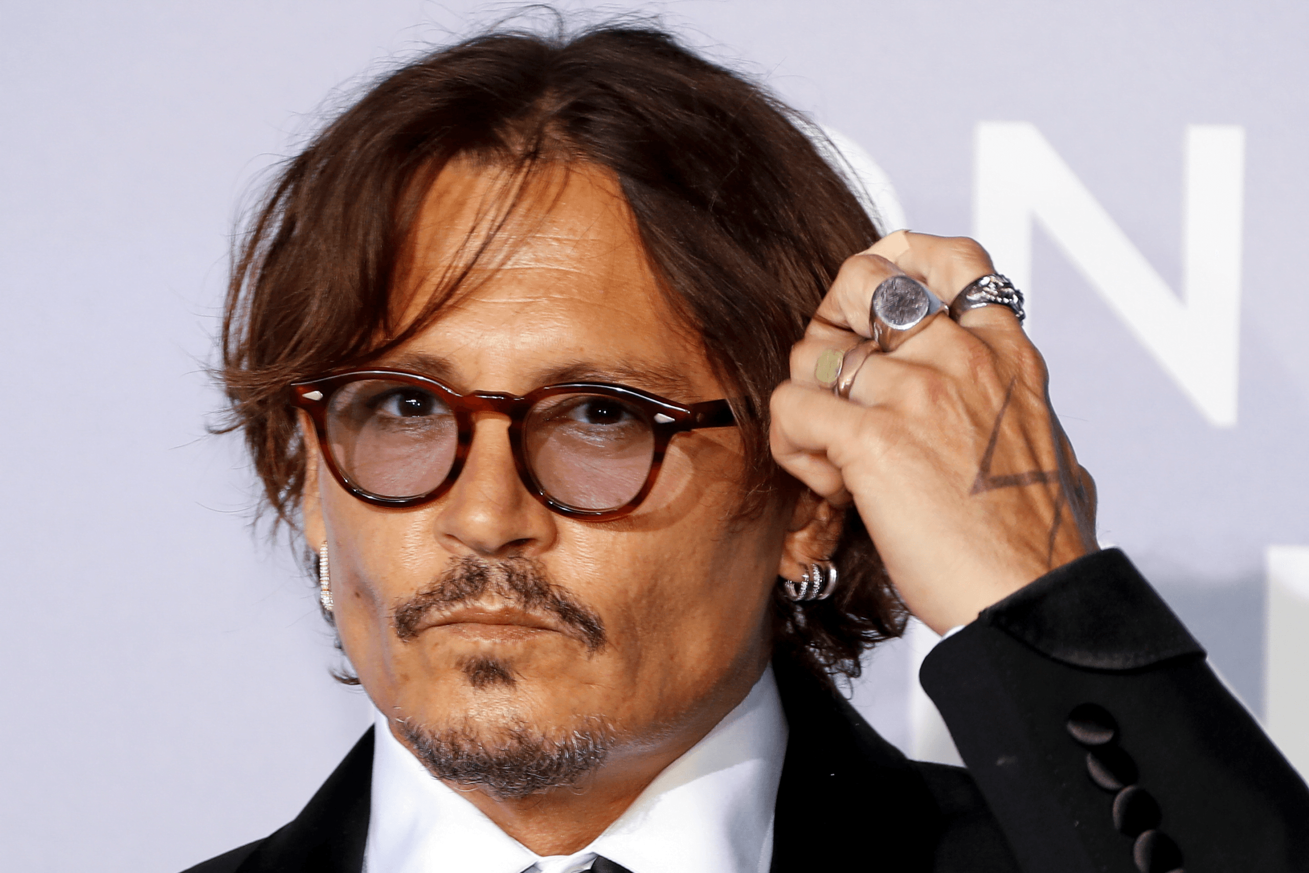 Johnny Deep lamenta saída sem despedida de franquia de Piratas do Caribe