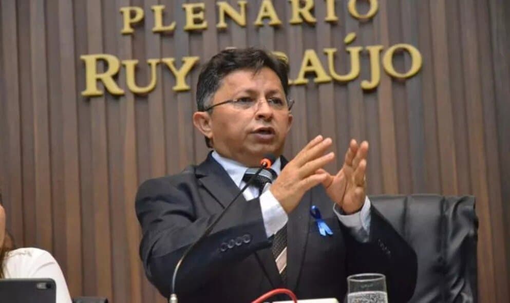 Reabertura de comportas de Balbina vai causar inundações, alerta Sinésio