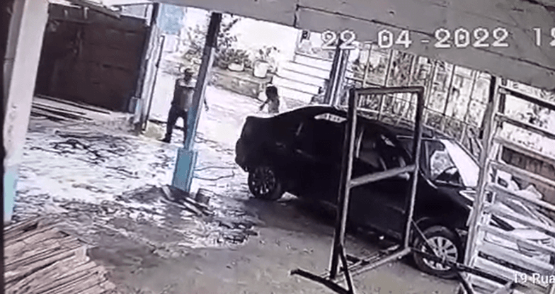 VEJA VÍDEO: Homem é morto enquanto lavava carro em Manaus