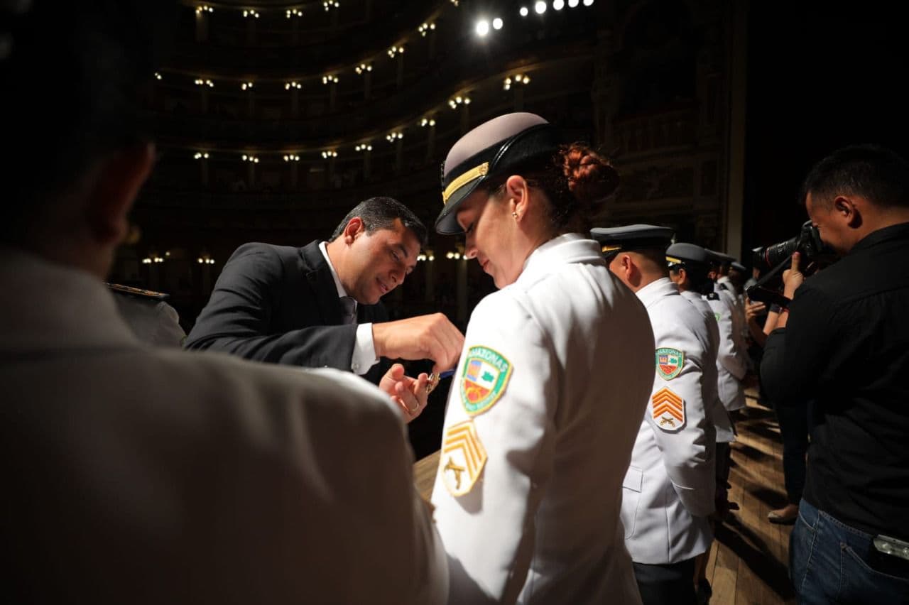 Wilson Lima anuncia promoções e pagamento de abono fardamento a PMs e bombeiros