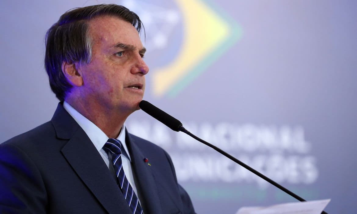 Bolsonaro revoga Comitê para Enfrentamento da Covid-19 no Brasil