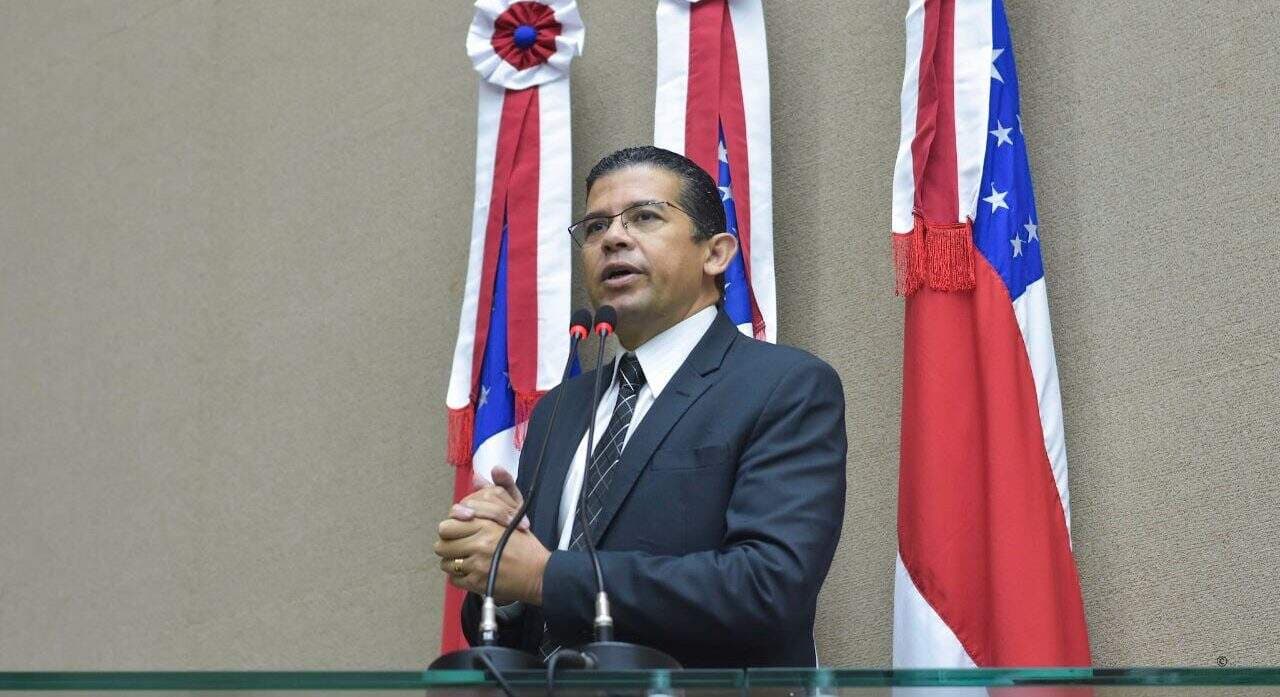 Deputado alerta sobre transtornos causados por troca de fiação elétrica no Vieralves