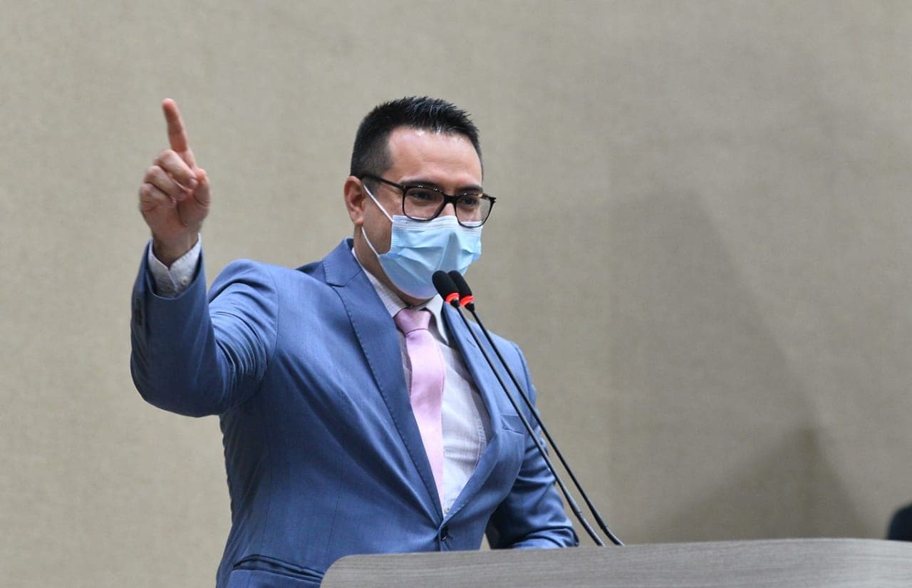 Rodrigo Guedes solicita esclarecimento sobre pedido de empréstimo de R$ 100 milhões pela Prefeitura de Manaus