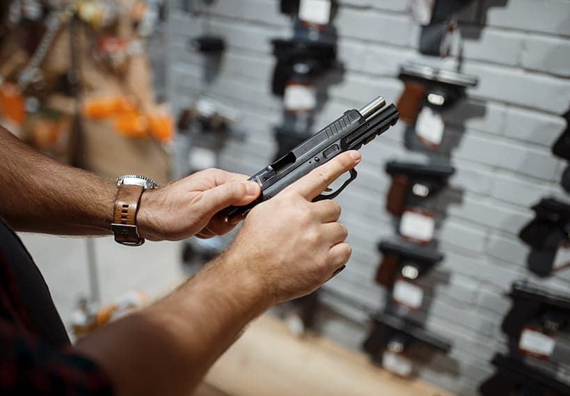 “Bancada da bala” comenta decreto de Lula que eleva imposto sobre armas