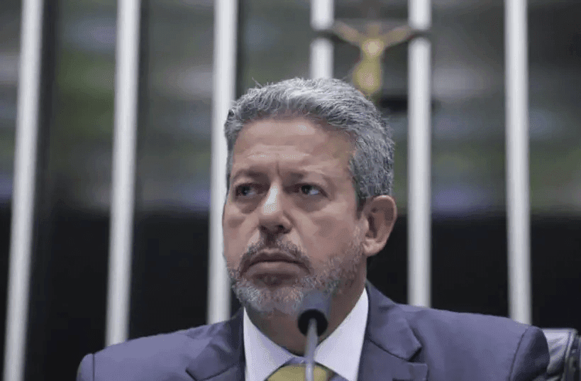 Pane no sistema e manobra de Lira marcam votação da PEC dos auxílios