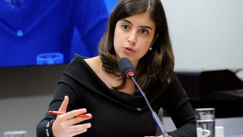 Tabata Amaral rebate Eduardo Bolsonaro após acusação de promover boicote: “frouxo”