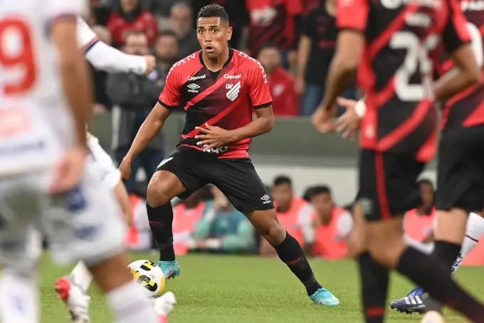 Athletico-PR vence Bahia e se classifica às quartas da Copa do Brasil