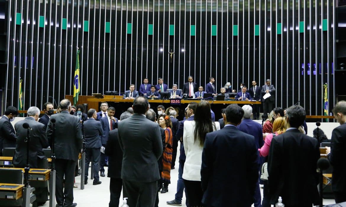 Congresso derrubam vetos presidenciais de três projetos