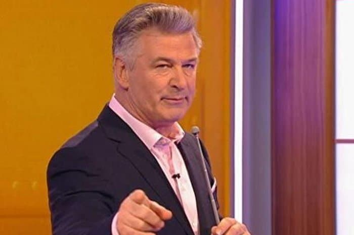 Alec Baldwin diz que não puxou gatilho de arma que matou diretora de “Rust”