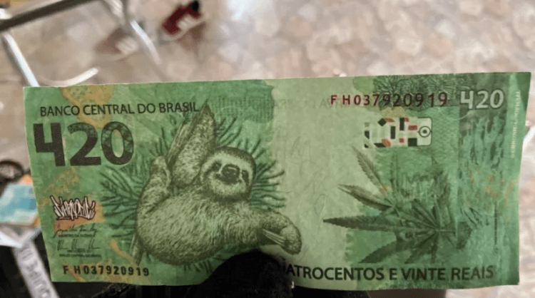 PF apreende cédula de R$ 420 com imagens de preguiça e maconha em operação no Acre