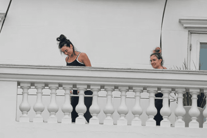 Dua Lipa é clicada praticando ioga após show no Rock in Rio