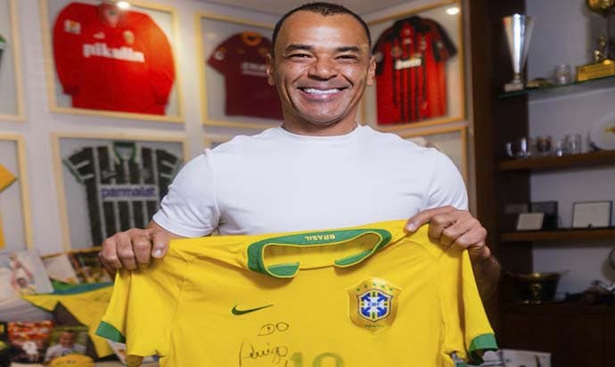 Cafu faz sessão de autógrafos em Manaus neste sábado