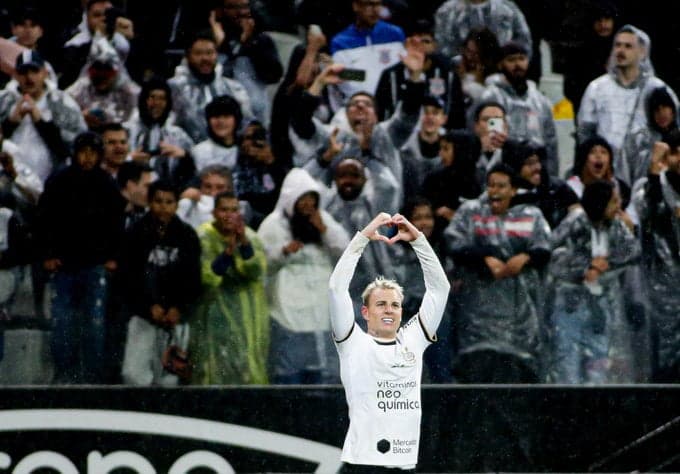 Brasileirão: Corinthians marca no final e vence Atlético-GO
