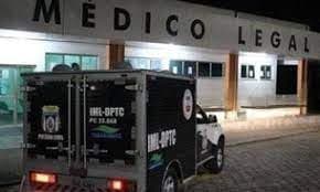 AM: homem é morto enquanto bebia com amigos em bar