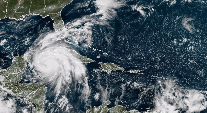 Furacão Ian ganha força próximo ao Golfo do México