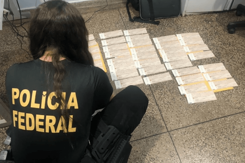 PF aprende cheques com equipe de candidato ao governo do AM