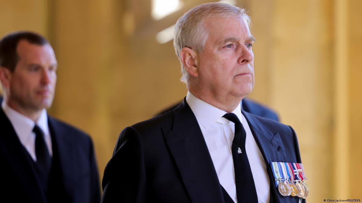 Homem que importunou príncipe Andrew é detido