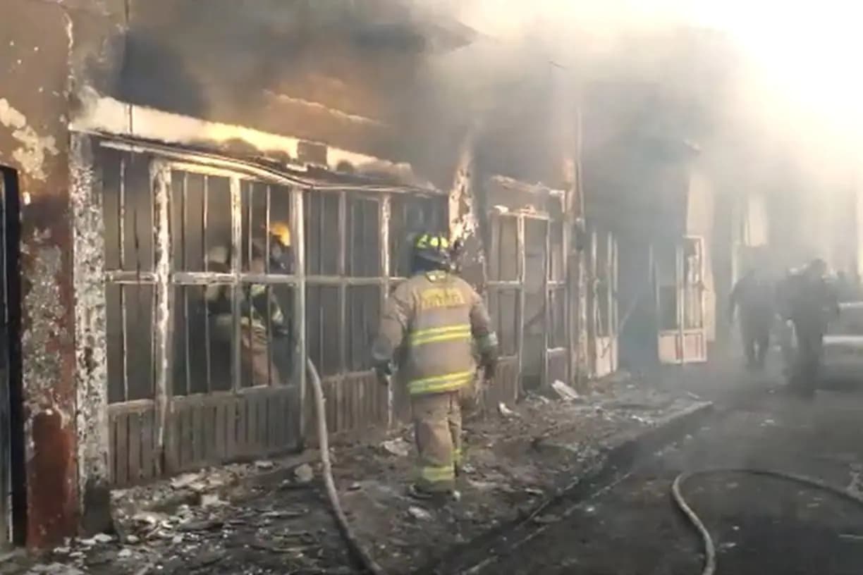 Explosão de caminhão-tanque no norte do México destrói 15 casas