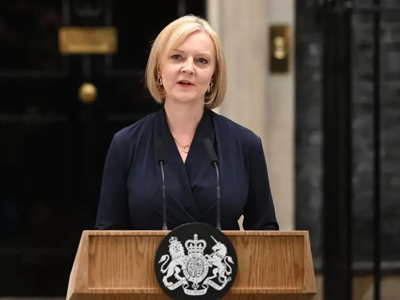 Primeira-ministra britânica Liz Truss renuncia ao cargo