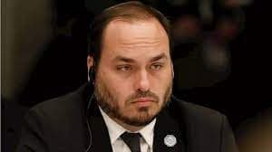 TSE abre investigação e dá prazo para Carlos Bolsonaro se manifestar sobre fake news