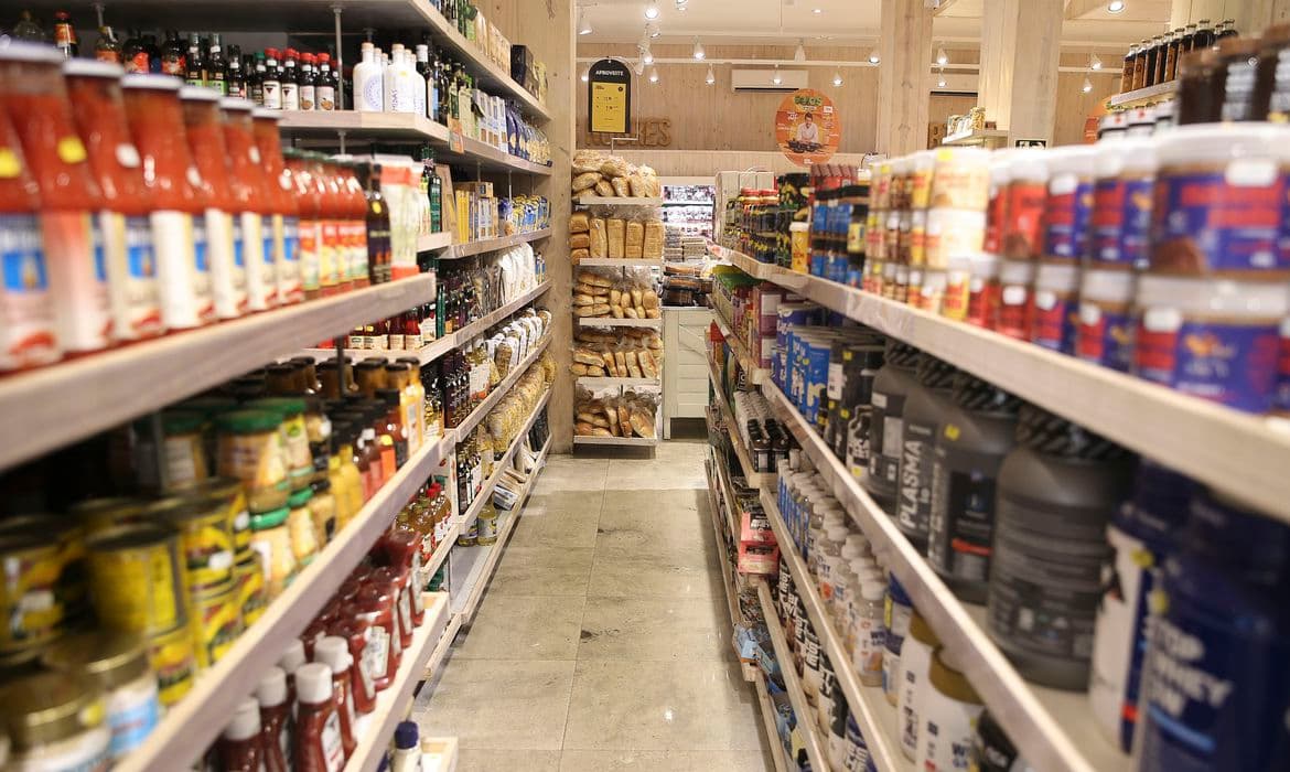 Consumo das famílias brasileiras teve alta em agosto