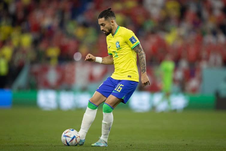 “A disputa é muito sadia dentro do grupo”, diz Alex Telles