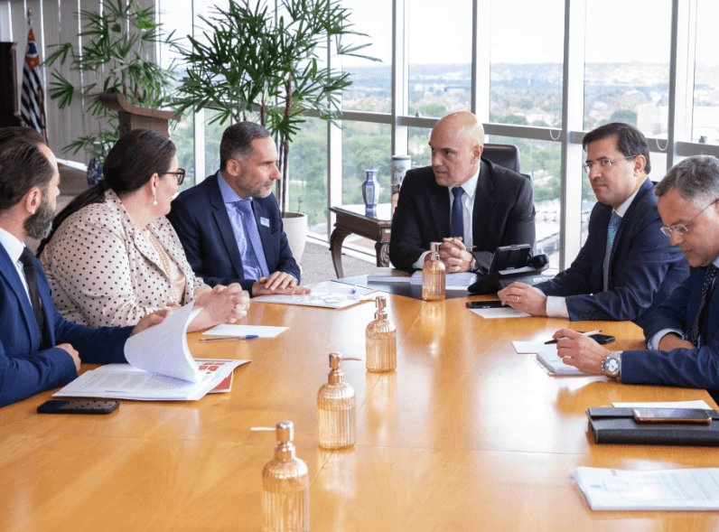 Moraes discute bloqueios nas rodovias com procuradores