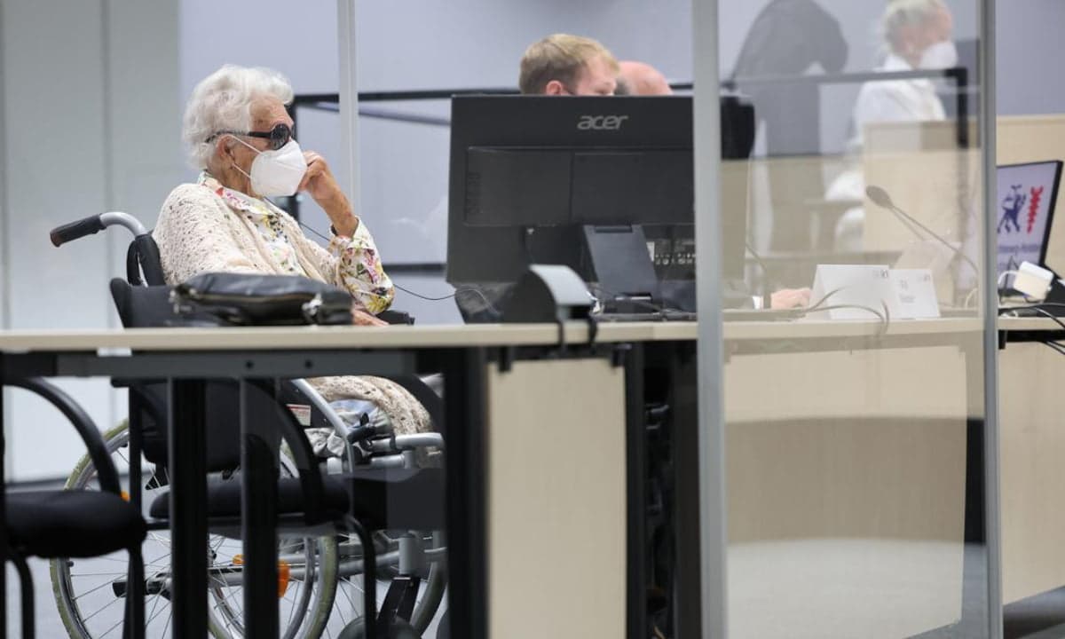 Justiça alemã condena ex-secretária nazista por cumplicidade em 10 mil mortes