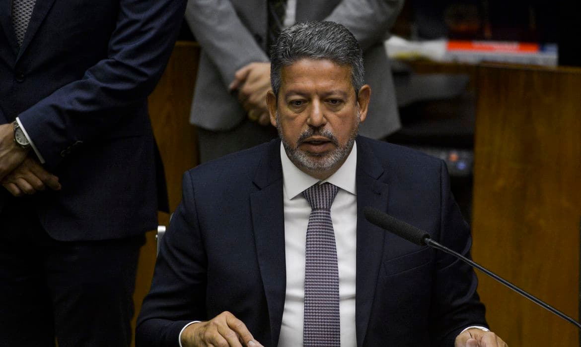 PEC da Transição será votada na terça-feira, afirma Lira