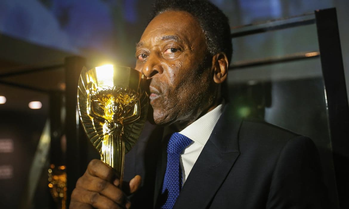 Pelé não responde mais a ‘quimio’ e hospital inicia tratamento paliativo