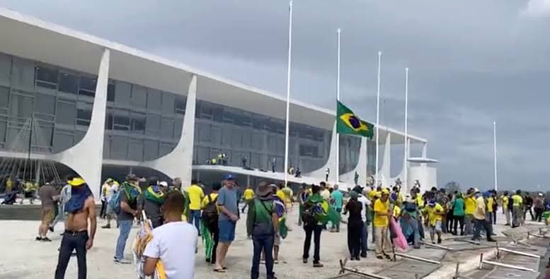 Forças de segurança são enviadas ao Palácio do Planalto