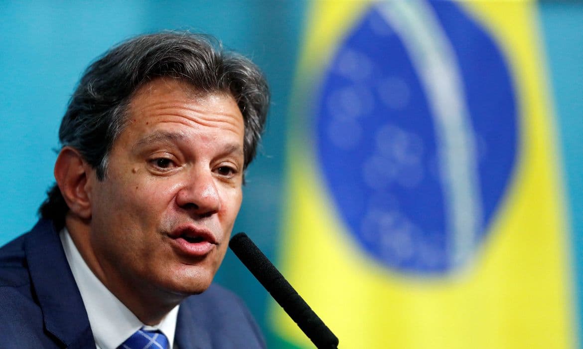 Haddad anuncia isenção de Imposto de Renda para quem ganha até R$ 5 mil