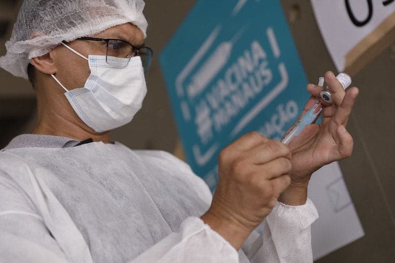 Vacina contra Covid passará a ser anual para grupo de risco