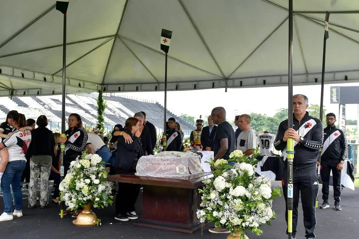 Corpo de Roberto Dinamite sai em cortejo nesta terça-feira,10