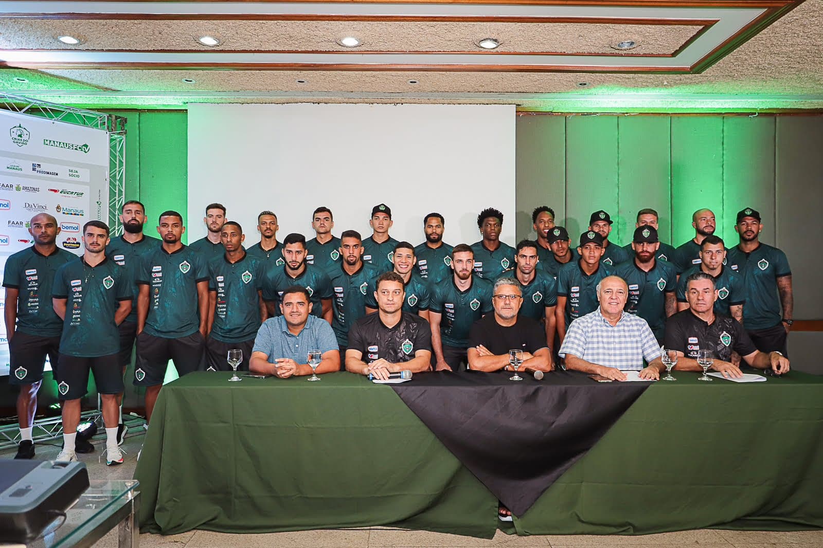 Manaus FC apresenta elenco com 25 jogadores para 2023