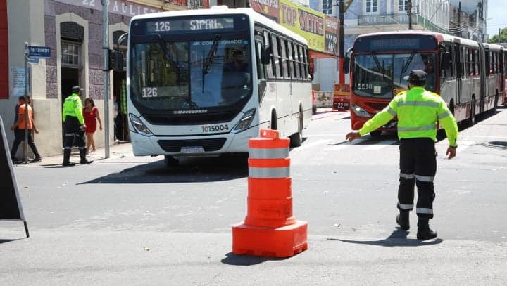 Linhas de ônibus terão rotas alteradas na segunda-feira, 9