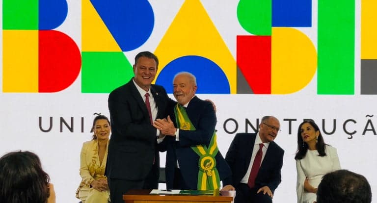 Carlos Fávaro é empossado ministro da Agricultura