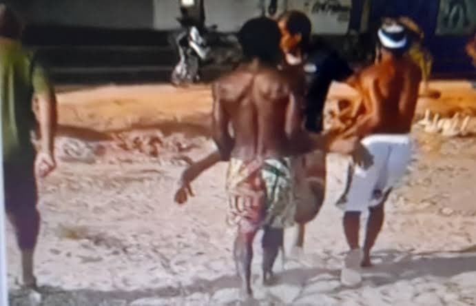 VÍDEO: Surfista é atacado por tubarão em praia de Olinda